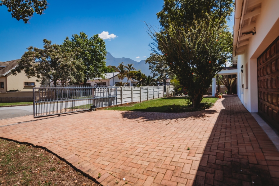 4 Bedroom Property for Sale in Bodorp Western Cape